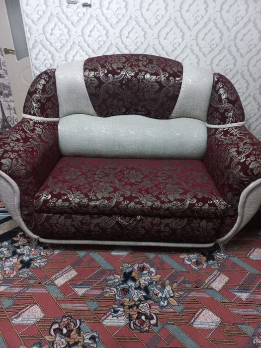 Продам 2 дивана большой и малый
