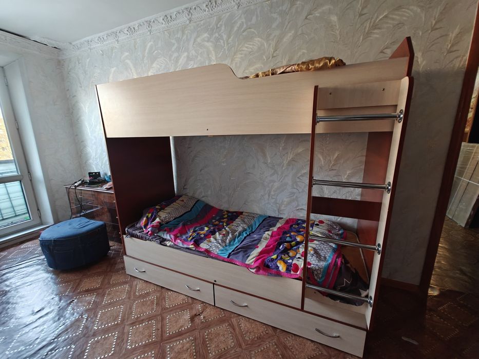 Двухъярусная кровать