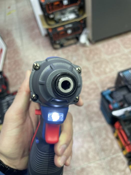 Винтоверт, шуруповерт ударный