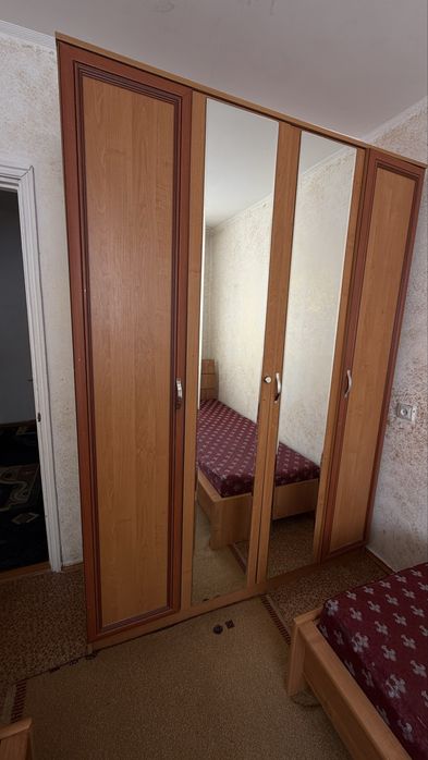 Продам спальные гарнитуры 2шт и диван