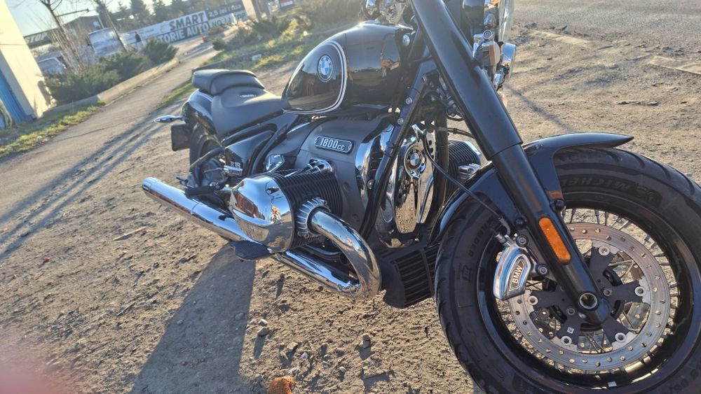 SCHIMB cu masina ,Auto,Utilaje   Motocicleta  Bmw R18