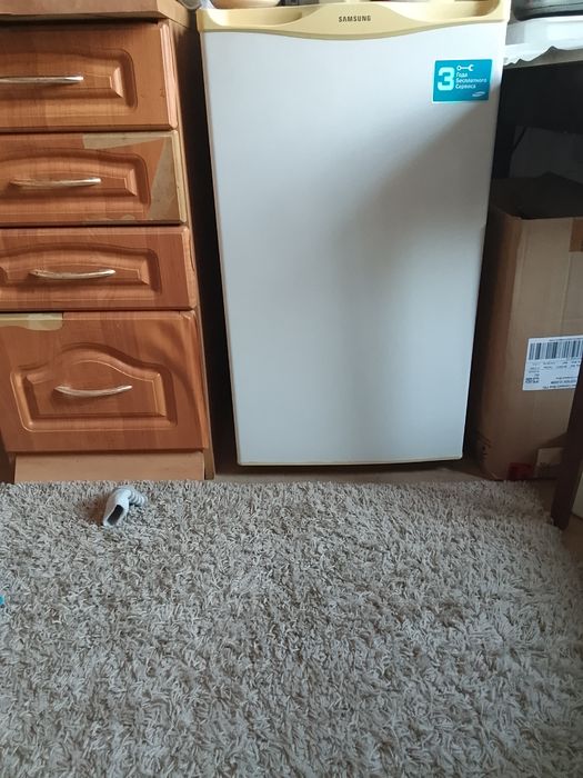 Продам маленький холодильник