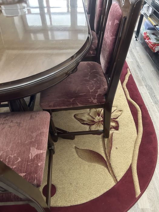 Стол обеденный со стульями