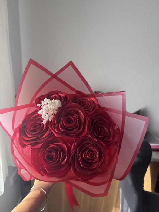 Buchet 7 trandafiri din satin