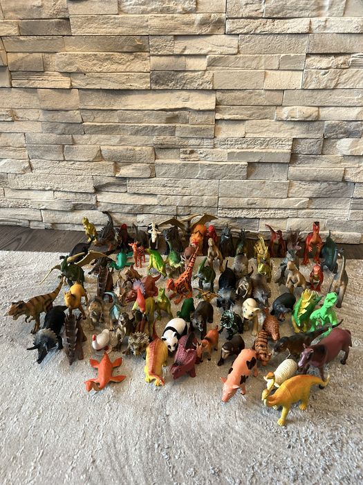 Dinozauri de jucarie