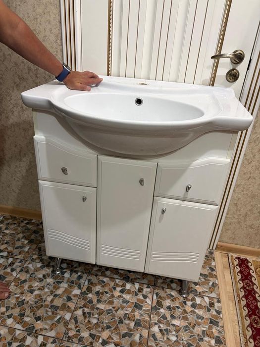 Раковина с тумбой
