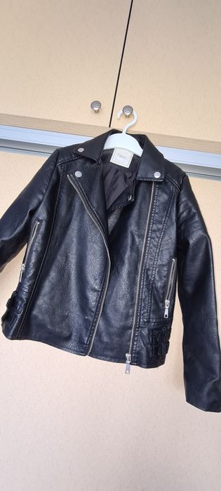 Продам лёгкие куртки .