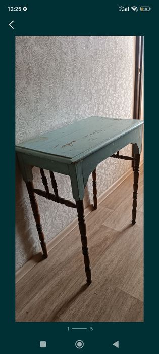 Столик ,консоль.