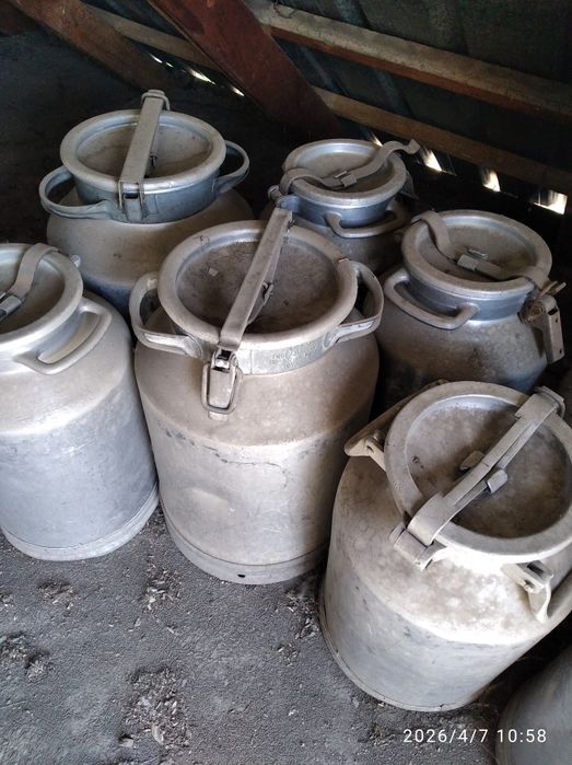 Продам б-у фляги алюминиевые чистые 25л 38л, сделано в СССР.