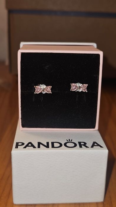 Cercei Pandora funda roz