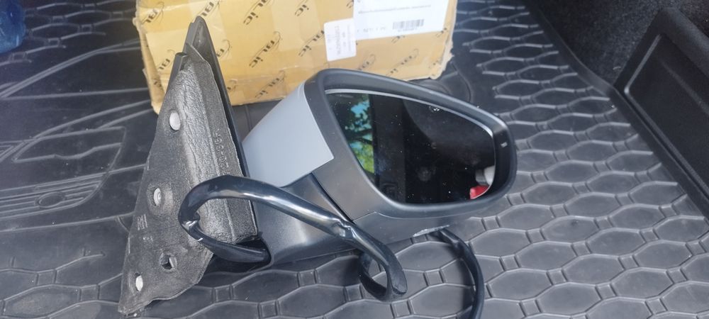 Дясно огледало за Passat b7