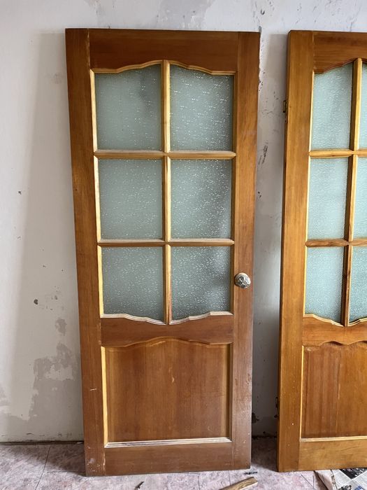 двери с косяками и обналичниккми