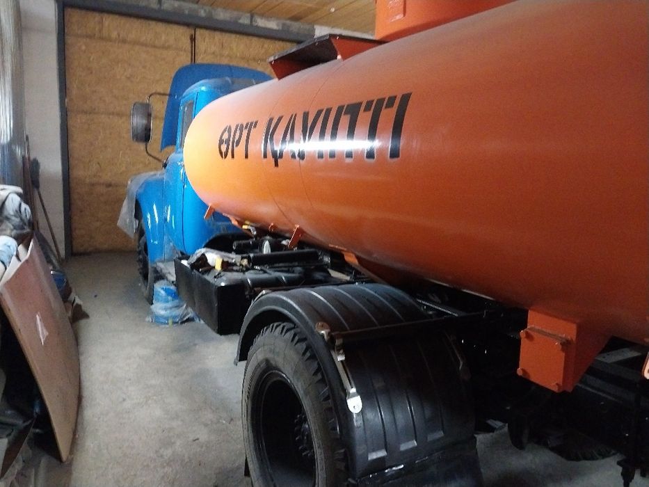 Зил бензовоз. Топливозапращик