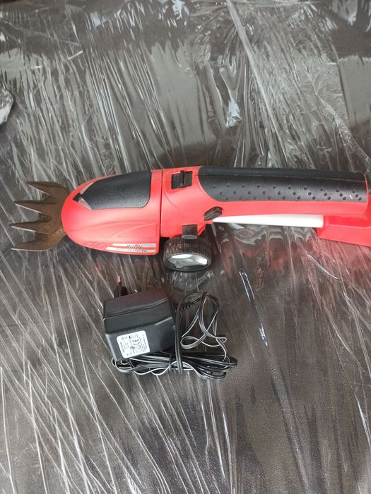 Masina de tuns iarba si gard viu