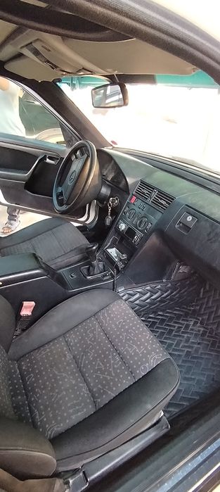 Mersedes Benz c180 202 sotiladi
