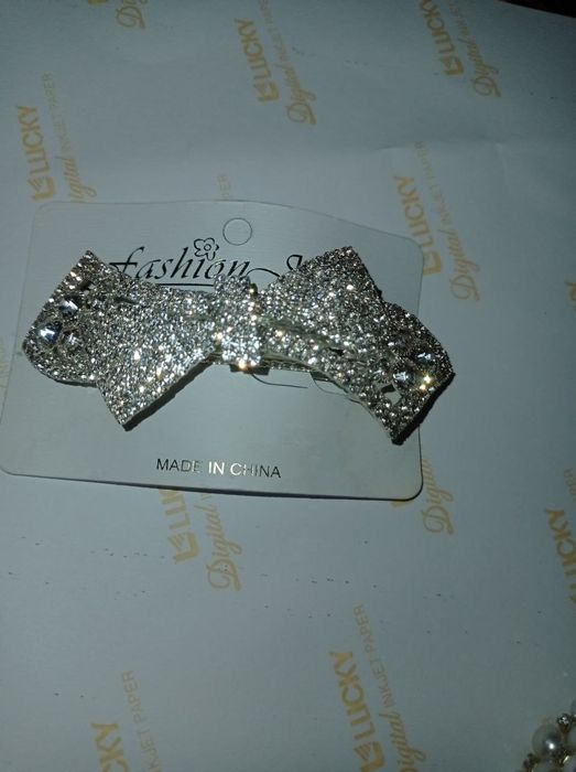 Bilak uzuk va soch uchun taqinchoq.