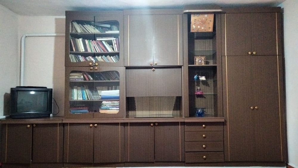 Стенка в зал коричневая