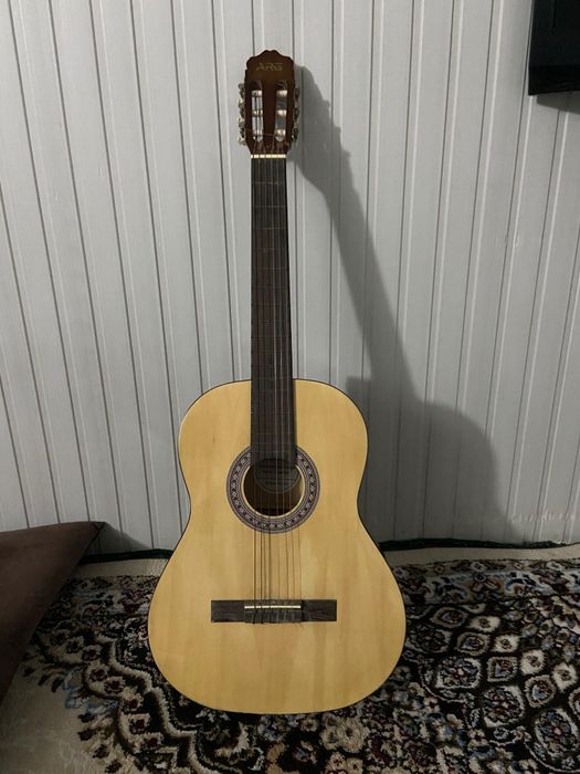 Акустическая гитара