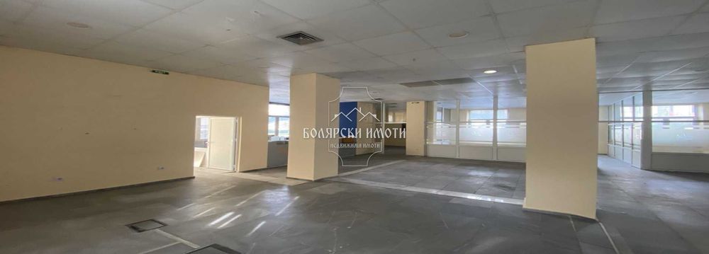 Дава се под наем Офис в Велико Търново, Център - 550 кв.м за 3500 € - Снимка #1