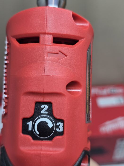 Акумулаторен прав шлайф MILWAUKEE M12FDGS-0