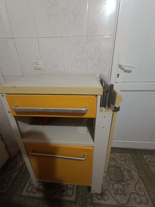 Тумбочка медицинская