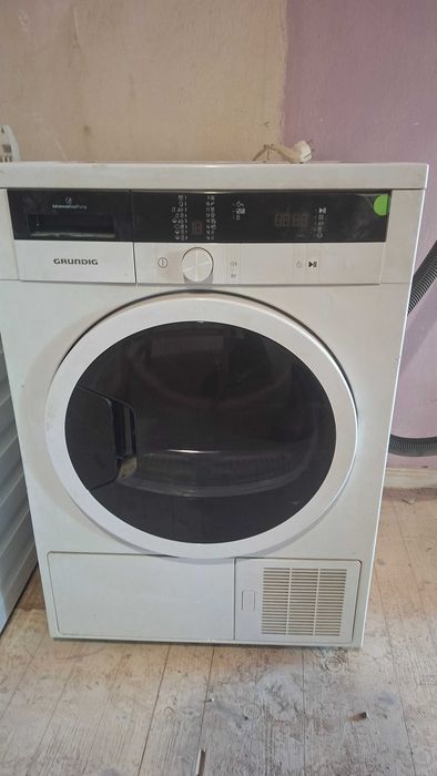 Сушилня с термопомпа Grundig, модел GTN28260G.