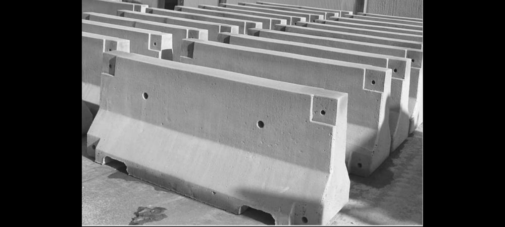 Бетонное ограждение отбойник