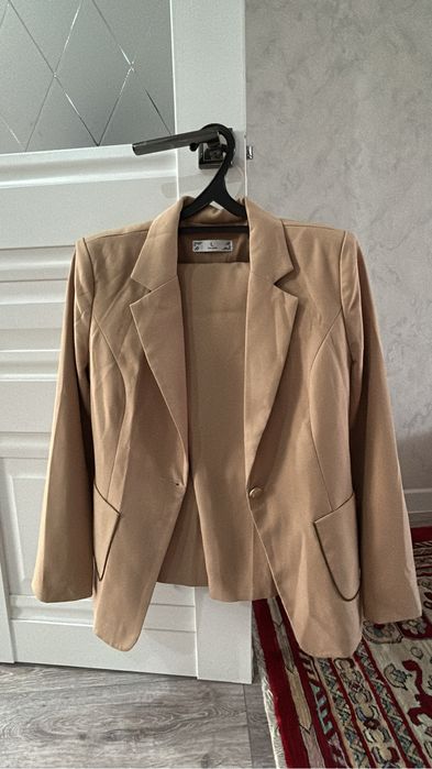 Продам костюм,42 размер