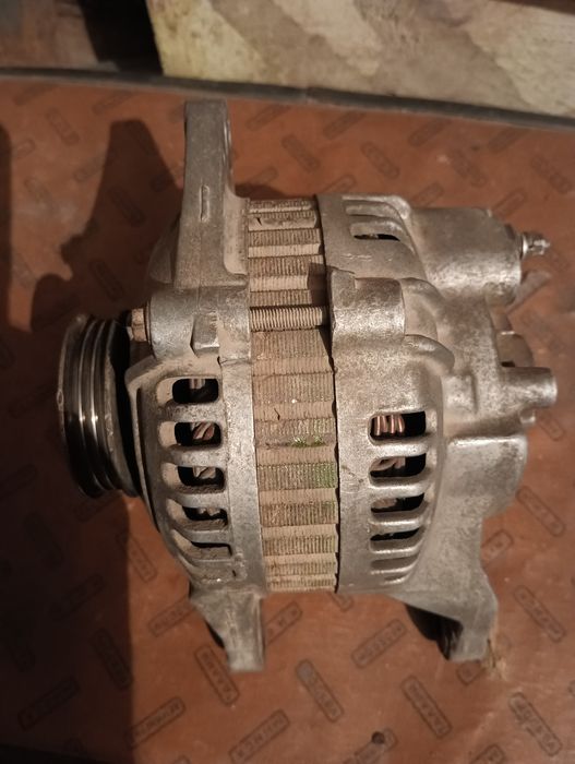 Продам запчасти на Мазда