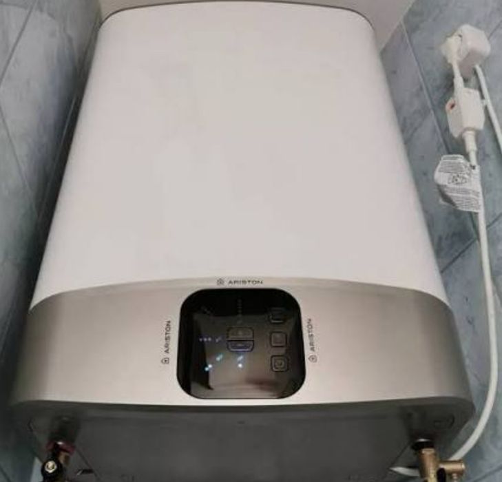 Продам Аристон Велис 50 литров