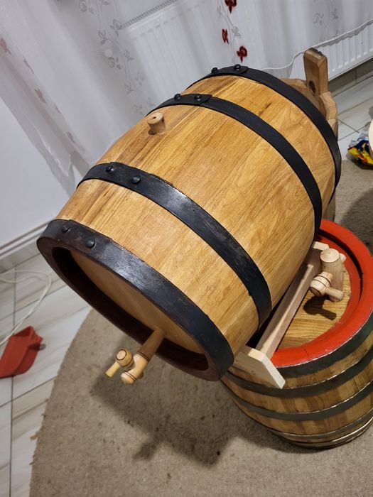 Confectionam butoaie din lemn de dud stejar și salcâm