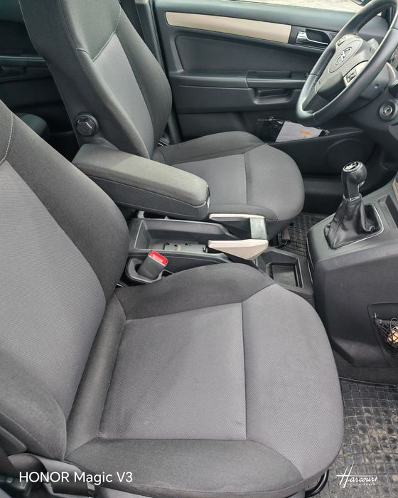 Opel Zafira B ..