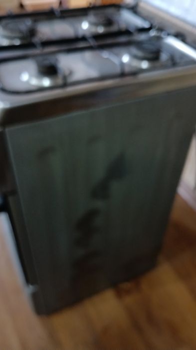 Продам газовую плиту