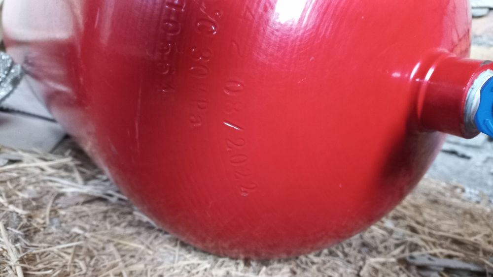 Metan 65 lik 2022-08 gaz balon uzi sotiladi holati yangiday kup ishla