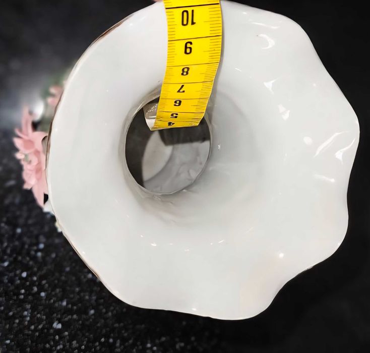 Продаю вазу керамическую, очень нарядную