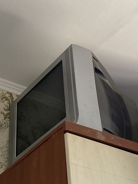 Продам телевизор с пультом