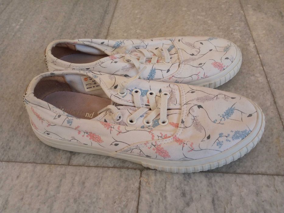 Обувь для девочек размер 36-37 в отличном состоянии по 50 тыс