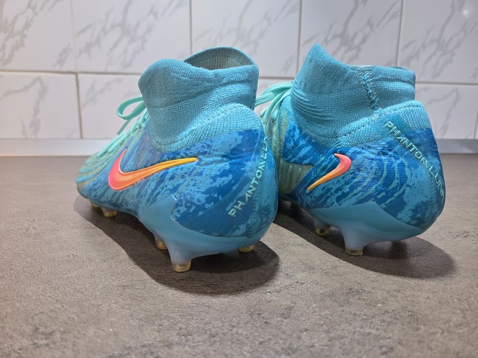 Vand ghete de fotbal profesionale Ghete de fotbal Nike PHANTOM LUNA II ELITE LV8 FG in stare foarte buna