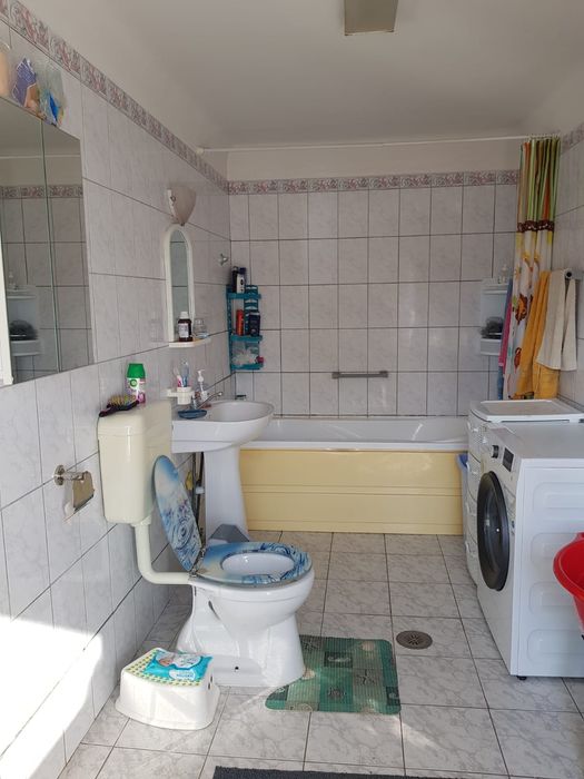 Vând casa curte Săbăreni