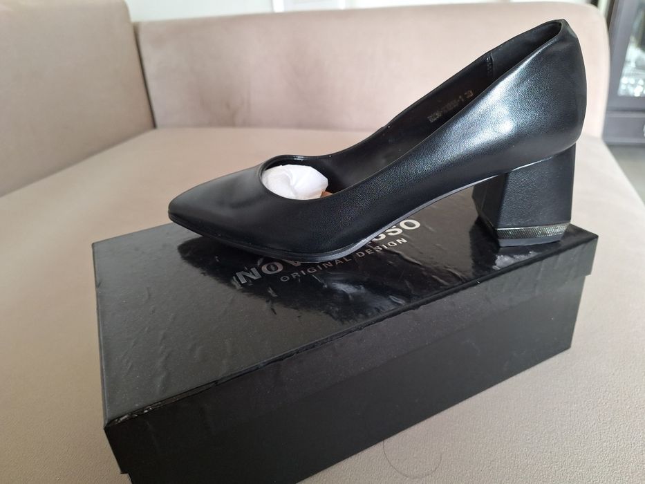 Срочно продам новые туфли