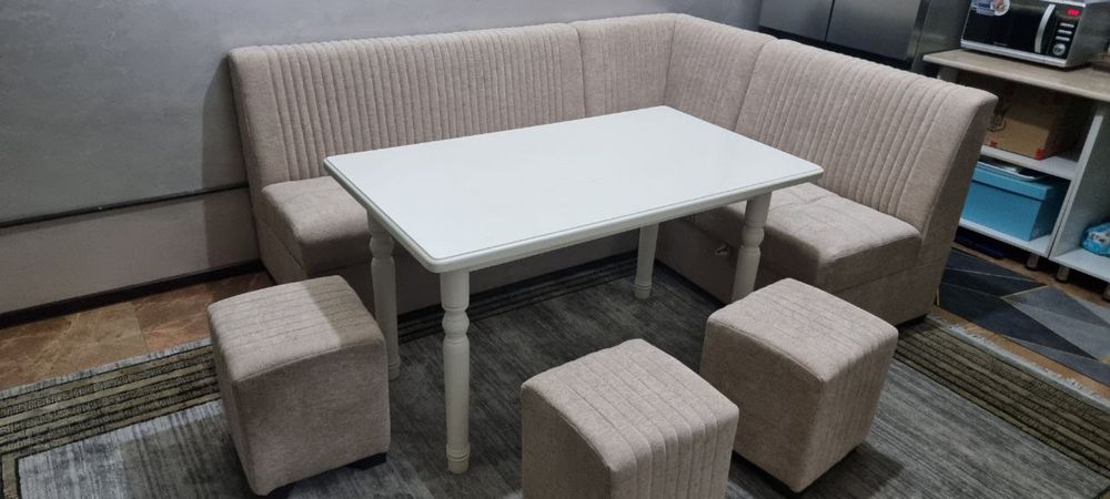 Мягкий кухонный уголок