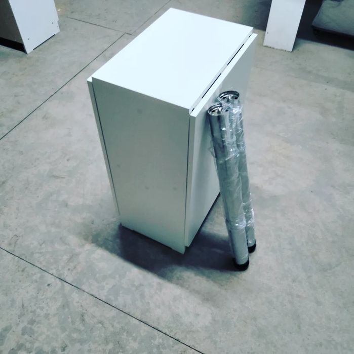 Маникюрный стол складной