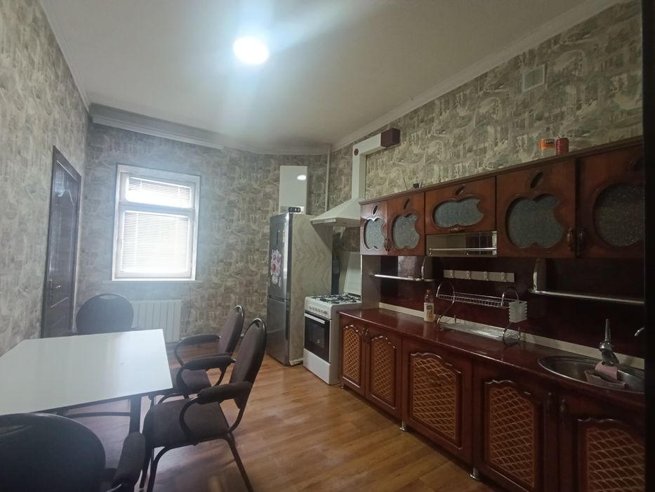 Фарғона шаҳар ҳокимлиги ёнида хонадон ижарага берилади