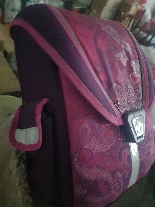 Рюкзак для девочки в отличном состоянии