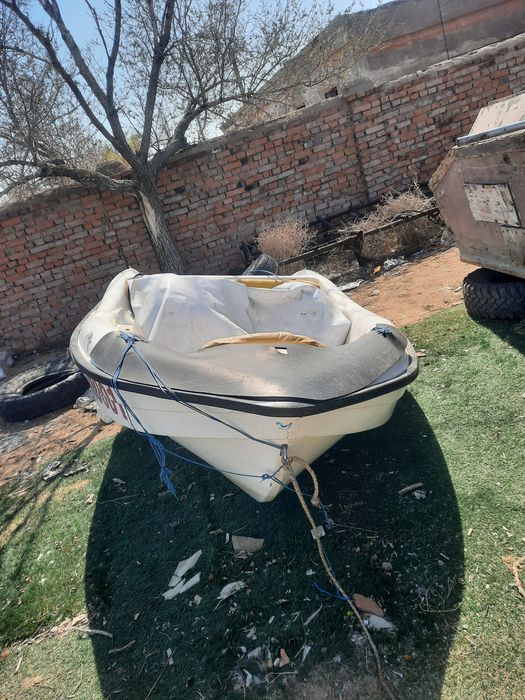 Продаётся лодка 4местный