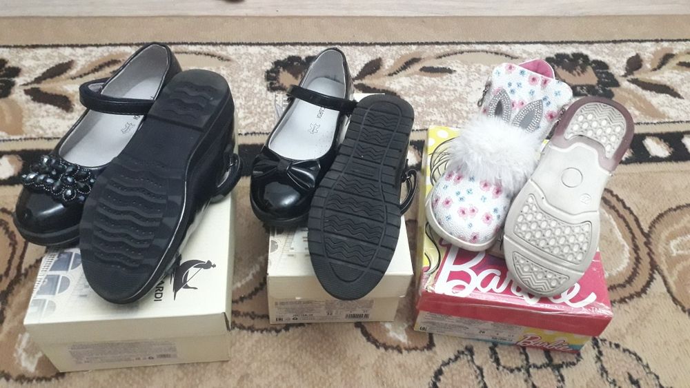 Срочно продам детскую обувь.