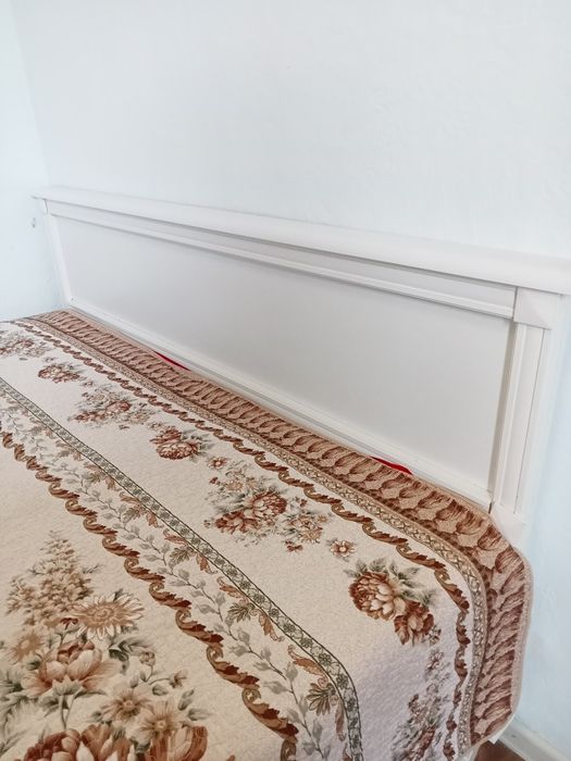 Кровать с матрасом, комод и тумба