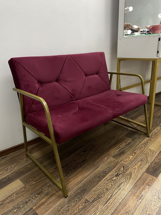 Проодаю офисный диван