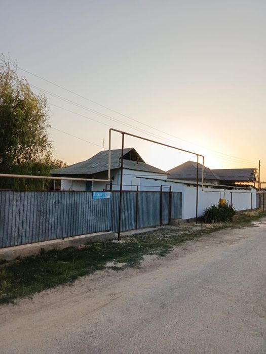 Үй сатылады тез арада  бағасы 10 млн.