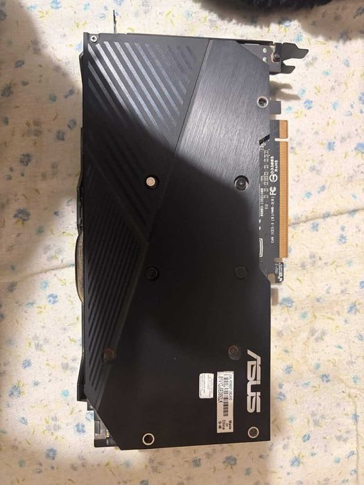 Vand placa video rx5500xt de 8 gb de la asus